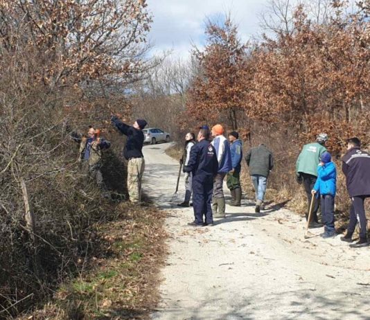 Meštani Rasna složno čistili put