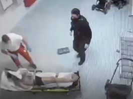 Njemačka: Pogledajte kako bolničar brutalno udara svezanog Sirijca dok policajci samo gledaju (Video)