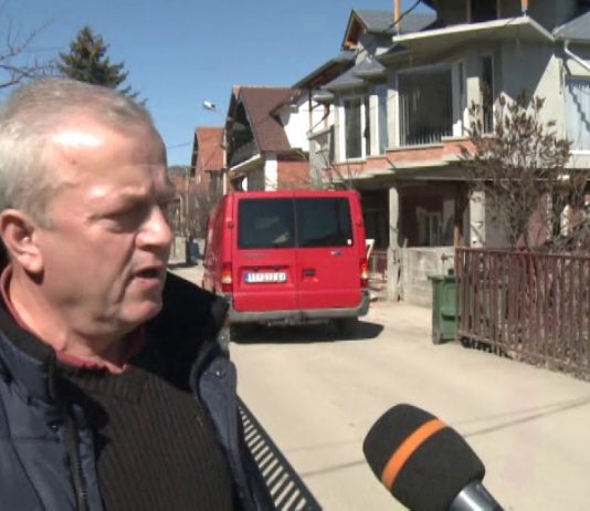 U ulici 29.Novembar u Tutinu sve veći problem odron i rupa na mostu preko rijeke Pečaonice