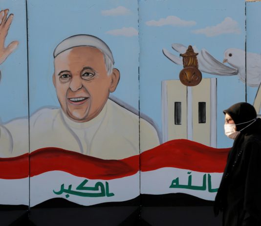 Papa Franjo u historijskoj posjeti Iraku (Foto)