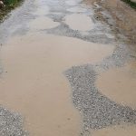 Novi Pazar: Godinama u školu idu preko blata i bara