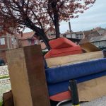 Novi Pazar – Bacili stari namještaj na kej pokraj rijeke Raške