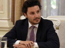 Dritan Abazoviç (Abazović): Srebrenitsa'da soykırım oldu, bunu anlamayanların devlet dairelerinde yeri yoktur