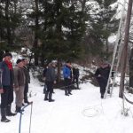 Oko 20-tak mještana MZ Tucanje samoinicijativno su se organizovali kako bi dotrajalu niskonaponusku mrežu sanirali i tako sebi obezbijedili struju