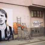 “Volimo te Bajro“: Mural legendi Partizana Bajru Župiću u centru Brčkog