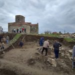 Ostaci objekta, novčići i grobovi pronađeni u porti Petrove crkve