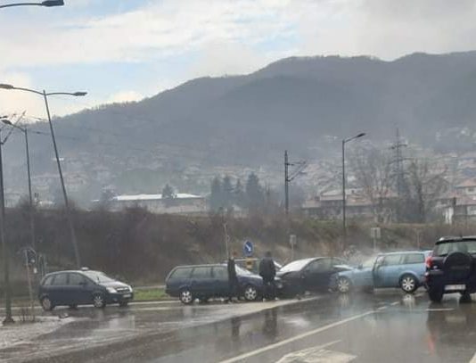 Sudar tri vozila kod petlje u Kolovratuc