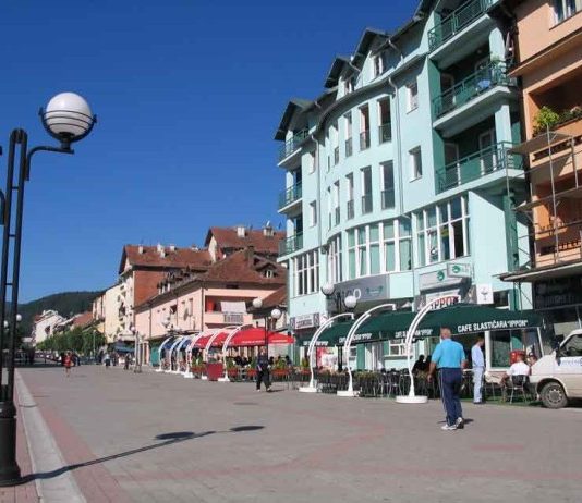 U Crnoj Gori od danas nove mjere, policijski sat od ponoći