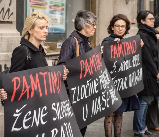 Žene u crnom poručile “Pamtimo početak opsade Sarajeva”, uputile i zahtjeve Srbiji