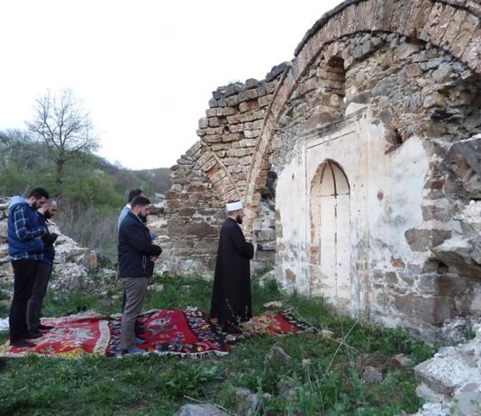 Muftija Kujević na iftaru u Radulićima na Bihoru – Naša obaveza da vakufe vratimo i obnovimo