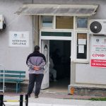 Za vikend dve žrtve korone, blago povećanje broja hospitalizovanih