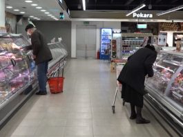 Počela isplata po 30 evra penzionerima