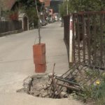 UMALO IZBJEGNUTA TRAGEDIJA U TUTINU: Dječak upao biciklom u rupu na mostu (Video)