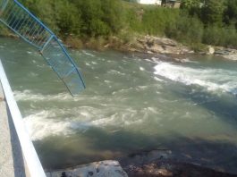 Stravična saobraćajna nesreća kod Bijelog Polja – Vozilo probilo ogradu i završilo u Limu