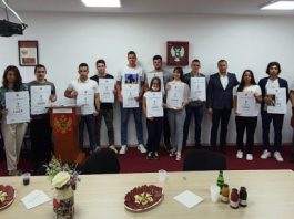 U srednjoj elektro-ekonomskoj školi uručene diplome „Luča“, đak generacije Marija Gajević (video)