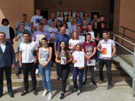 Bijelo Polje: Uručene Diplome “Luča” maturantima Srednje elektro-ekonomske škole