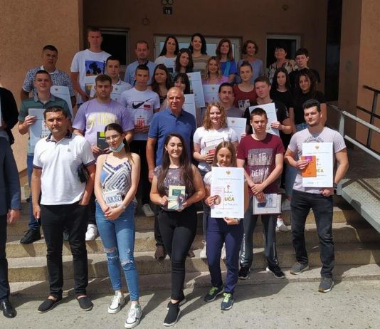 Bijelo Polje: Uručene Diplome “Luča” maturantima Srednje elektro-ekonomske škole