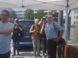 Incident ispred suda u Hagu, muškarac došao s transparentom podrške Mladiću