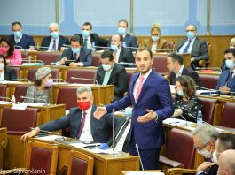 U Skupštini Crne Gore postoji većina za rezoluciju o Srebrenici, sve zavisi od Đukanovića