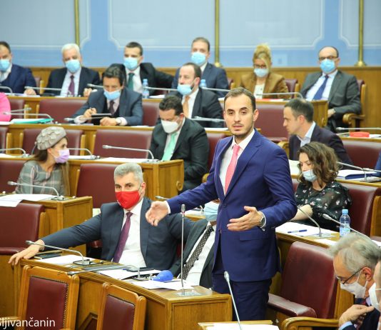 U Skupštini Crne Gore postoji većina za rezoluciju o Srebrenici, sve zavisi od Đukanovića