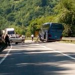 U sudaru autobusa i automobila kod Nemile poginula jedna osoba