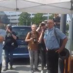 Incident ispred suda u Hagu, muškarac došao s transparentom podrške Mladiću