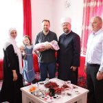 Porodica Mahalbašić iz Tešnja dobila osmo dijete, posjetio ih muftija Dizdarević