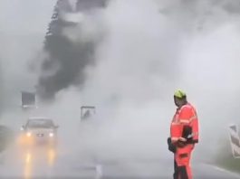 Svi u čudu, zašto u Rožajama asfaltiraju ulicu po ovolikoj kiši (Video)