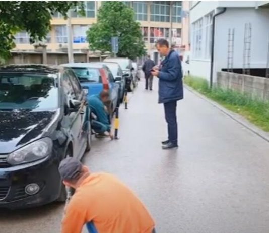 Tutinci postavili lance i stubove na sred ulice, danas će dobiti prekršajne prijave
