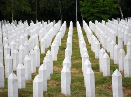 U tišini ostaju bijeli nišani kao podsjetnik na strahote genocida u Srebrenici
