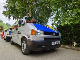 Tužna povorka s tijelima ubijenih u genocidu u Srebrenici krenula iz Visokog prema Potočarima