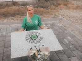 Duda Balje zajedno sa saradnicima u Peći otkrila spomen ploču u čast žrtava genocida u Srebrenici