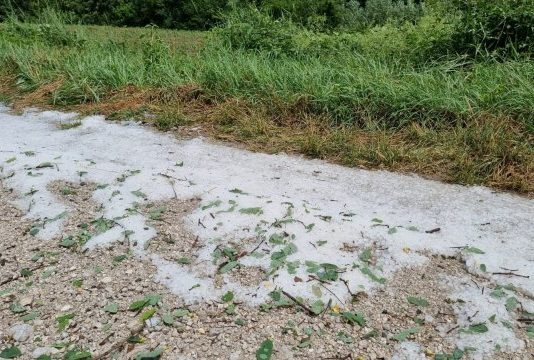 PADAO GRAD VELIČINE LJEŠNIKA – Jako nevrijeme u Prijepolju – kiša pokrenula odrone, dio grada bez struje zbog udara groma