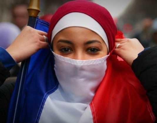 Annie Chapelier: Zbog čega mi u Francuskoj na metu uzimamo pokrivene žene a ne neke druge?