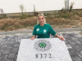 Duda Balje u Peći otkrila spomen-ploču u čast žrtava genocida u Srebrenici