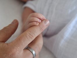 Mame su zakon – obestećenje porodilja koje su primale naknade niže od minimalnih zarada