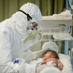 Beba iz Tutina oboljela od korone ima obostranu upalu pluća, upućena u Beograd na liječenje