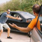 Haos u Sjenici – Ženu gađao limenkom u glavu, a mužu ”razlupao” automobil