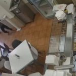 Dječak iz pekare u Pazaru ukrao kutiju s novcem za bolesne: “Danas ima taj zadatak, sutra neki drugi” (Video)