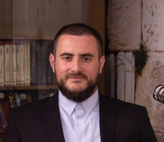 Eine orthodoxe Kirche umfasst eine islamische Gemeinschaft