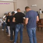 Redovi za vakcinu: Od ranog jutra Novopazarci dolaze mahom po prvu dozu vakcine