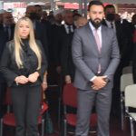 DAN NAKON POZIVA NA BOJKOT – Čelnici BNV i SDA mirno stojali na himnu “Bože pravde”