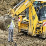 Teška nesreća kod Tutina: Bager pao na radnika, muškarac preminuo na licu mesta