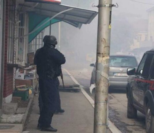 Tokom sukoba na Kosovu jedna osoba teško ranjena, ROSU se povlači