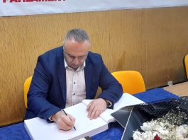 Predsjednik Skupštine opštine Priboj se upisao u knjigu žalosti povodom preseljenja akademika Zukorlića