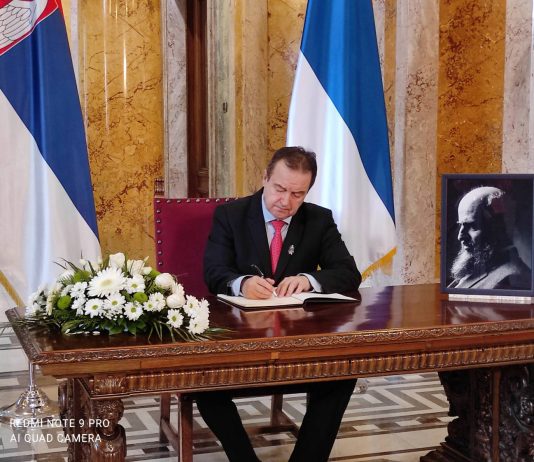 Dačić se upisao u knjigu žalosti povodom preseljenja Zukorlića