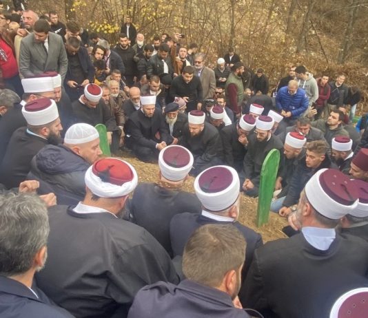 Muftija Zukorlić ukopan u Orlju, dženazu klanjalo hiljade vjernika