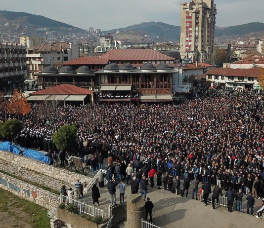 Dženaza kakvu Sandžak ne pamti – Hiljade vjernika se oprostilo od akademika muftije Zukorlića
