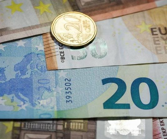 Danas počinje isplata 20 evra novčane pomoći države