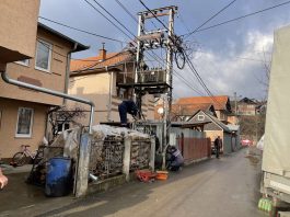 Trafostanica smrti među kućama u Šutenovcu